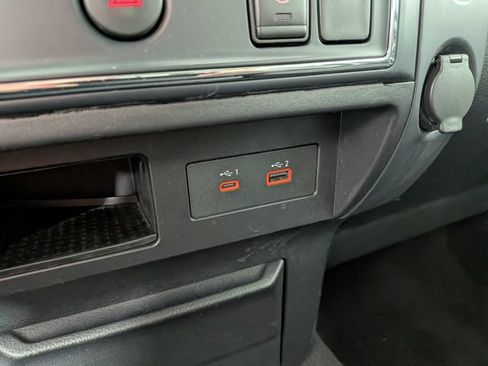 Used 2023 Nissan Titan SV AWD/4WD image 7