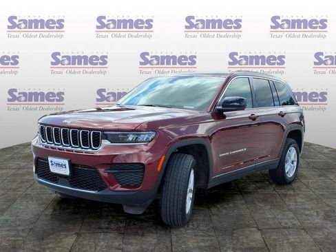 New 2026 Jeep Grand Cherokee Laredo RWD image 3