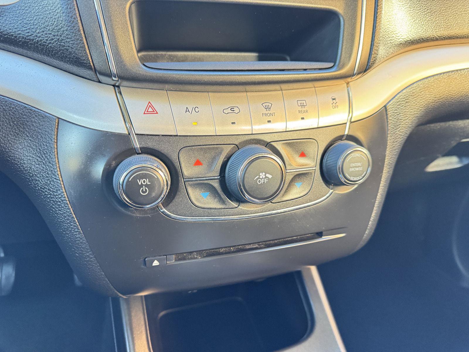 Used 2018 Dodge Journey SE AWD/4WD image 19