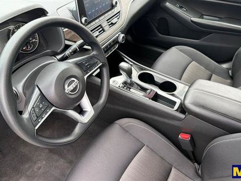 Used 2024 Nissan Altima 2.5 SV FWD image 10