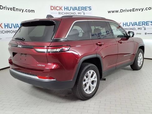 Used 2023 Jeep Grand Cherokee Limited AWD/4WD image 4