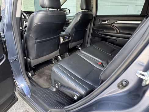 Used 2018 Toyota Highlander XLE AWD/4WD image 35