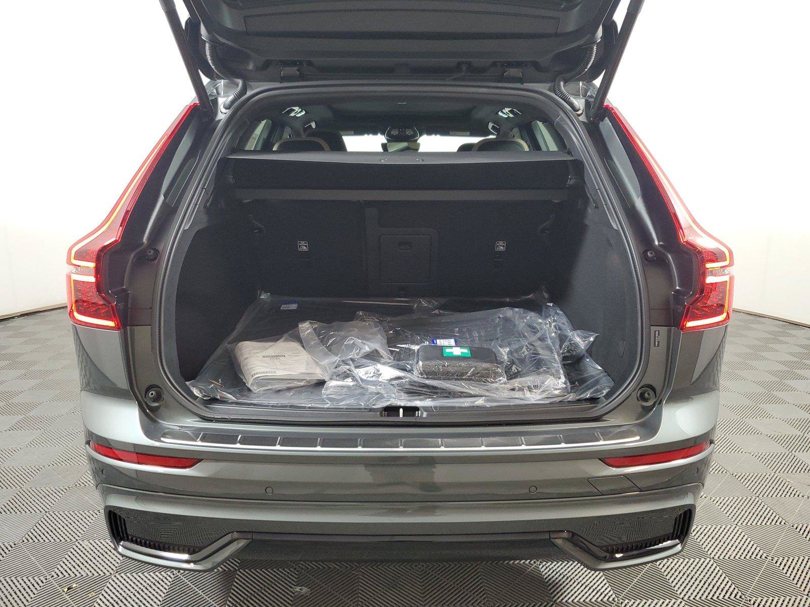 New 2027 Volvo XC60 B5 Core AWD/4WD image 9