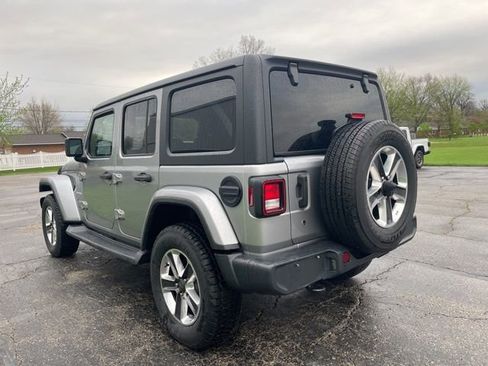 Used 2019 Jeep Wrangler Unlimited Sahara AWD/4WD image 2