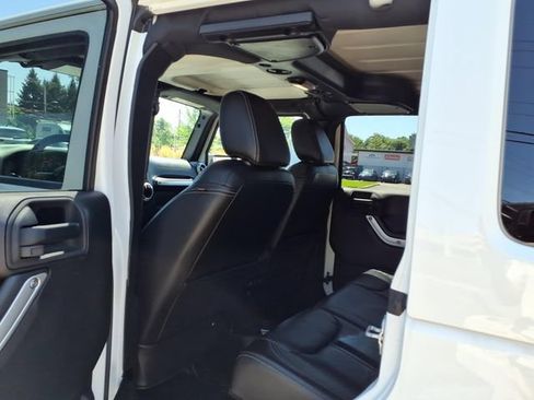 Used 2015 Jeep Wrangler Unlimited Sahara w/ Dual Top Group AWD/4WD image 17