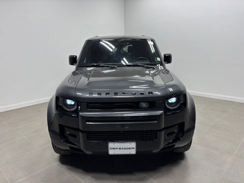 Used 2025 Land Rover Defender 110 X-Dynamic SE AWD/4WD image 3