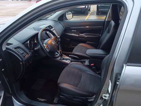 Used 2025 Mitsubishi Outlander Sport SE image 3