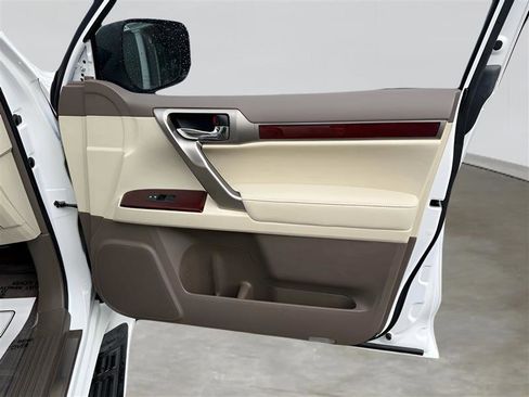 Used 2015 Lexus GX 460 image 33