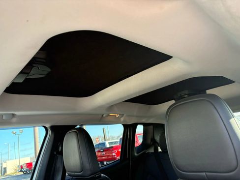 Used 2017 Jeep Renegade Limited image 21