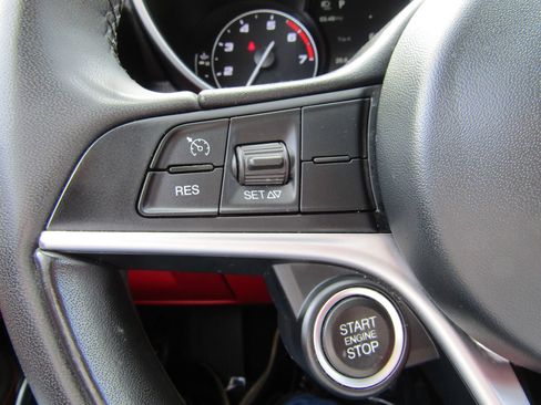 Used 2018 Alfa Romeo Giulia AWD image 35