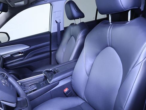 Used 2024 Toyota Grand Highlander Limited image 27
