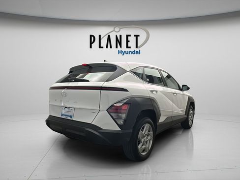 Certified 2025 Hyundai Kona SE image 7