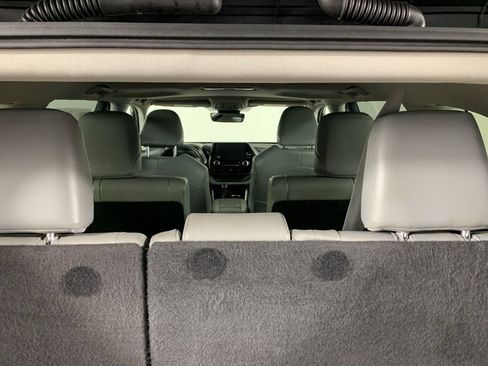 Used 2023 Toyota Highlander XLE AWD/4WD image 14