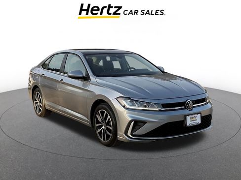 Used 2025 Volkswagen Jetta SE image 1