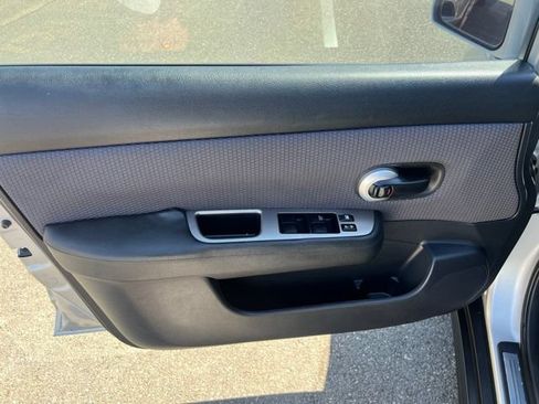 Used 2009 Nissan Versa Hatchback FWD image 13