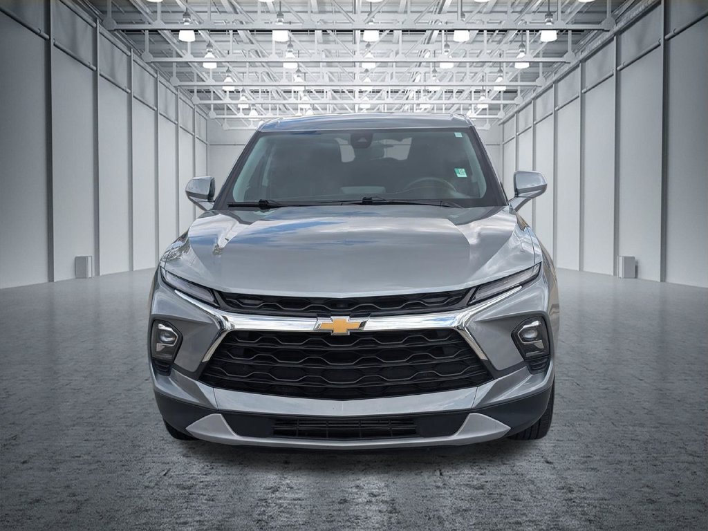 Used 2025 Chevrolet Blazer LT FWD image 2