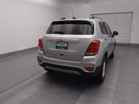 Used 2021 Chevrolet Trax LT w/ LT Convenience Package image 7