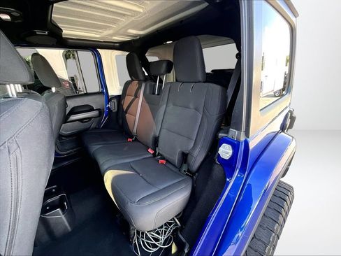Used 2018 Jeep Wrangler Unlimited Sahara AWD/4WD image 27