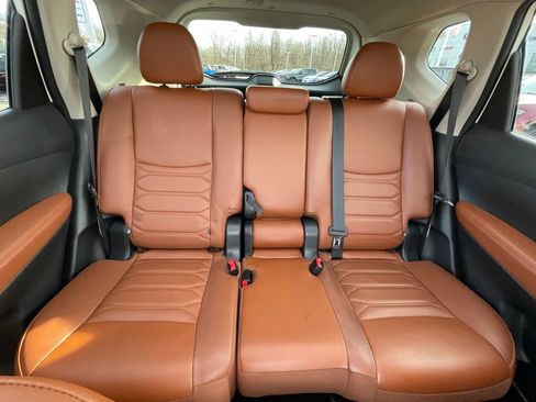 Used 2019 Nissan Rogue SL w/ Premium Package image 15