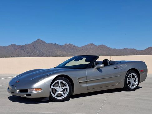 Used 2000 Chevrolet Corvette Convertible w/ Memory Pkg RWD image 10