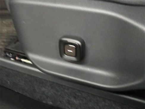 New 2025 Volvo EX30 Plus w/ Protection Package Premier image 19