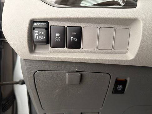 Used 2020 Toyota Sienna XLE w/ XLE Navigation Package FWD image 19