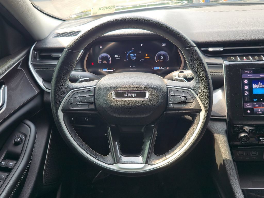 Used 2022 Jeep Grand Cherokee L Laredo w/ Luxury Tech Group I AWD/4WD image 13