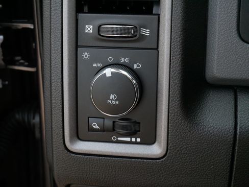 Used 2019 RAM 1500 Express w/ Express Value Package AWD/4WD image 27