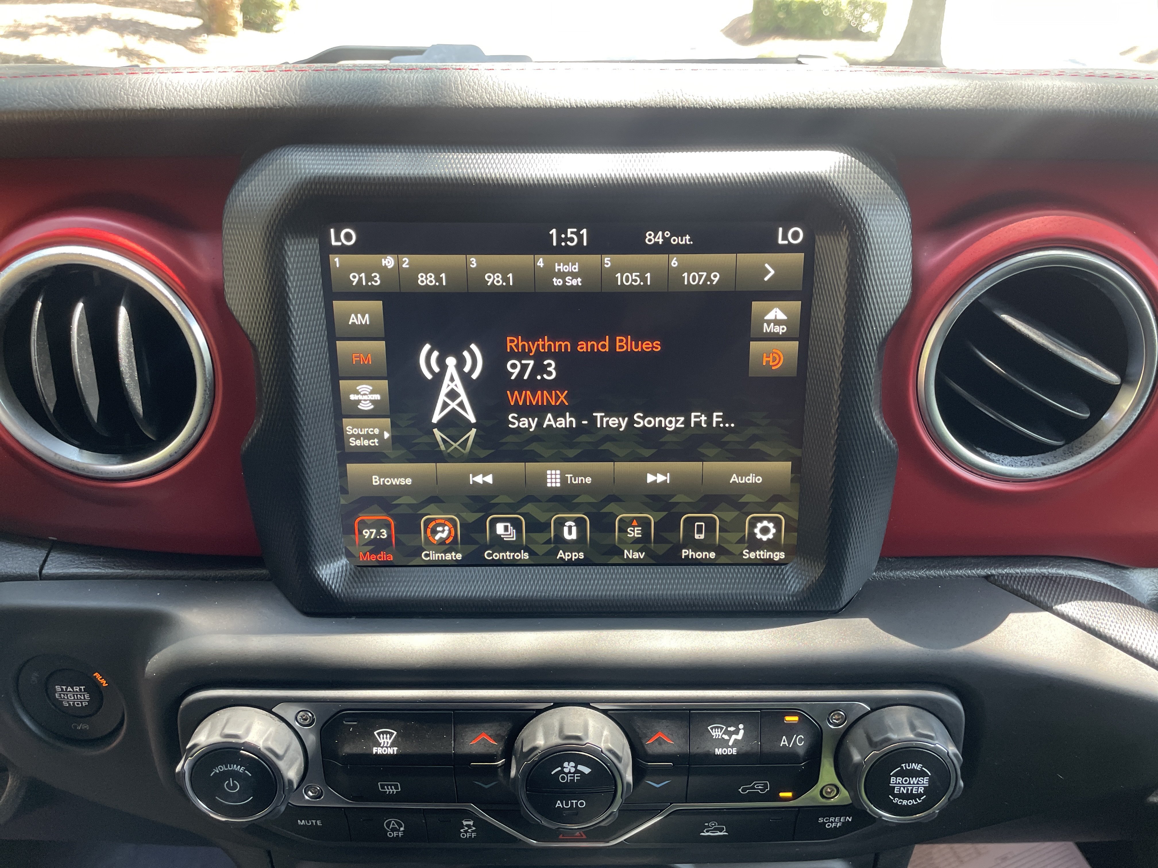 Used 2023 Jeep Gladiator Rubicon w/ Trailer Tow Package AWD/4WD image 22