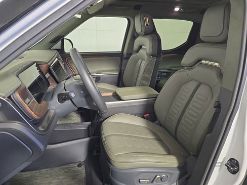 Used 2023 Rivian R1T Adventure image 20