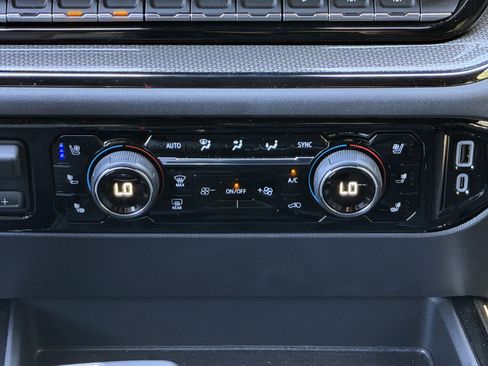 Used 2024 Chevrolet Silverado 1500 ZR2 w/ Technology Package image 10