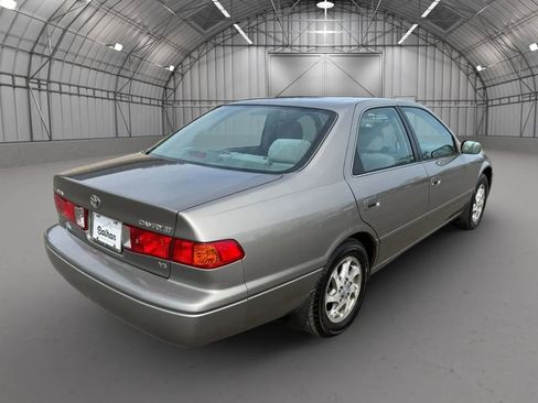 Used 2000 Toyota Camry LE FWD image 4