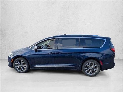 Used 2017 Chrysler Pacifica Limited w/ UConnect Theater Package image 9
