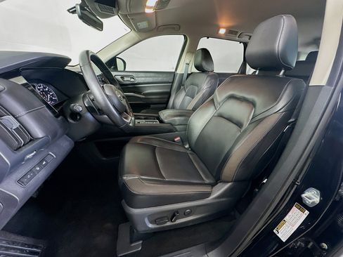 Used 2024 Nissan Pathfinder SL FWD image 13