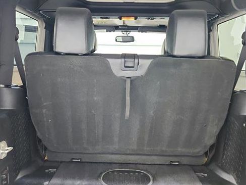 Used 2016 Jeep Wrangler Sahara image 10