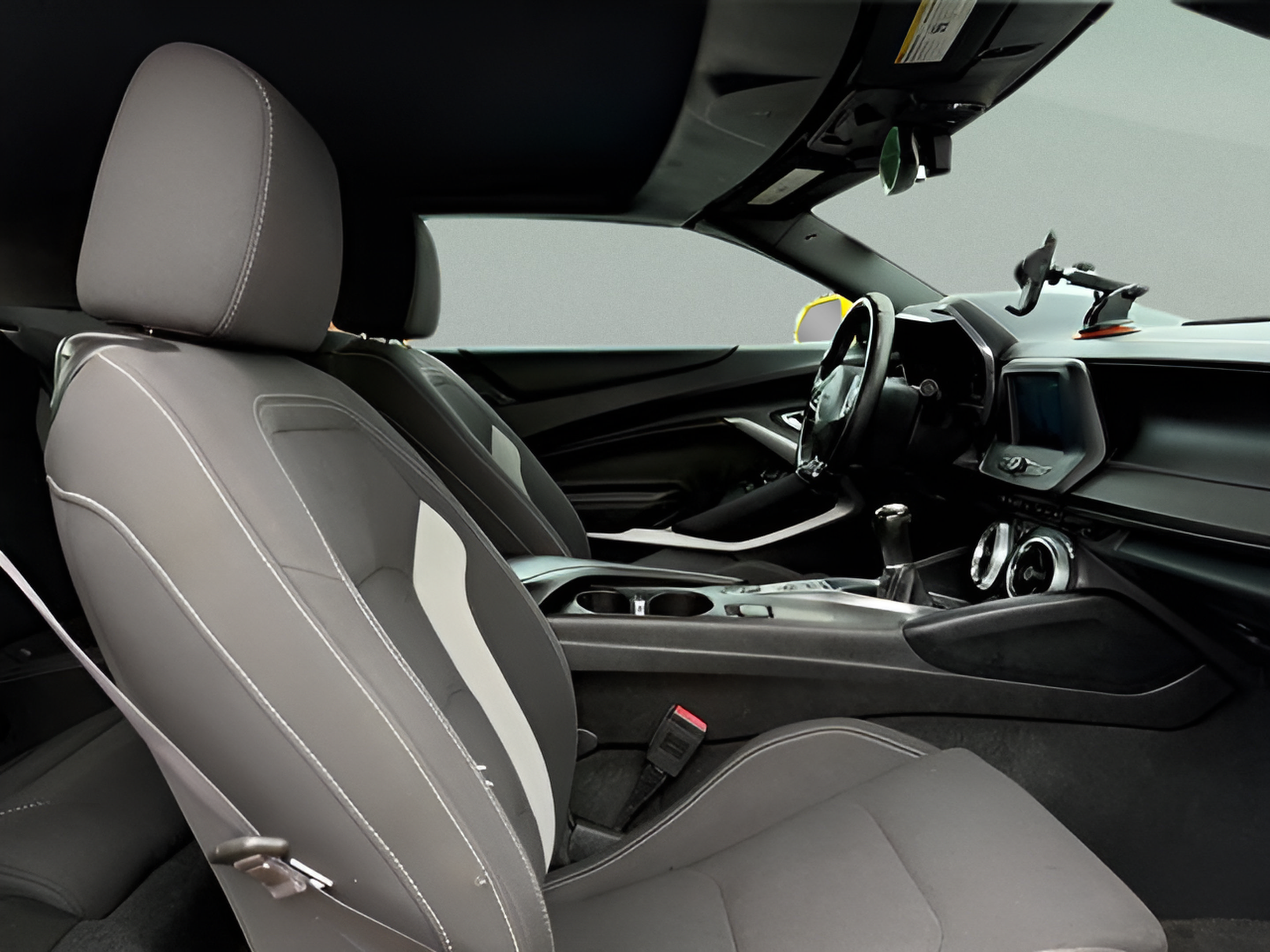Used 2017 Chevrolet Camaro LT RWD image 9
