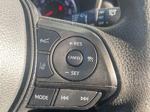 Used 2021 Toyota RAV4 XLE FWD image 10