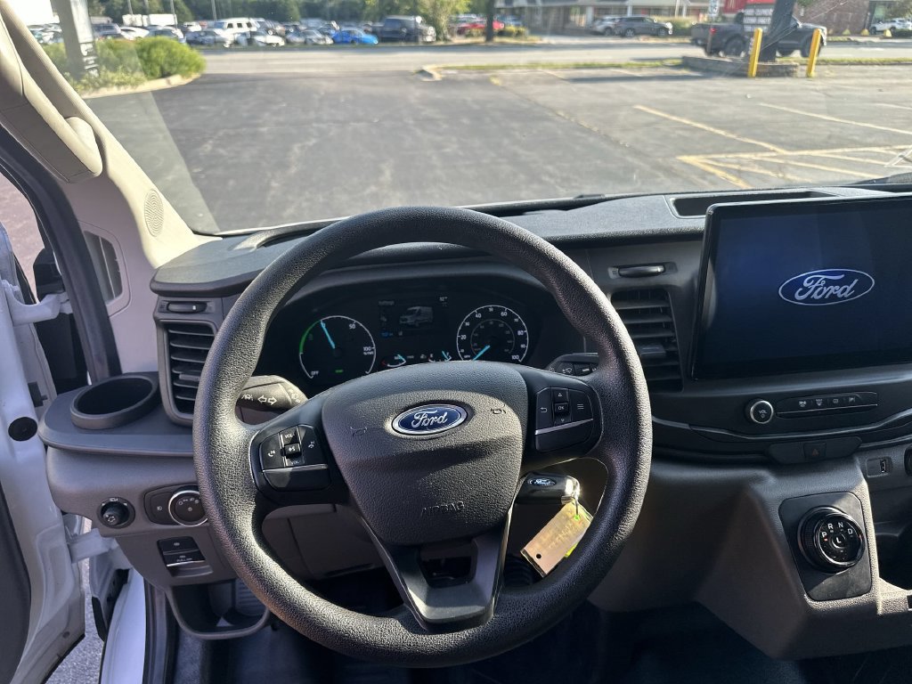 Used 2023 Ford E-Transit Low Roof RWD image 11