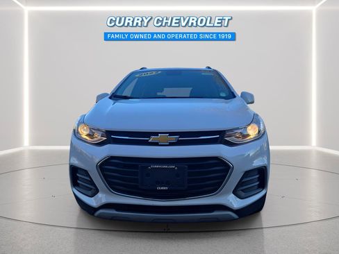 Used 2022 Chevrolet Trax LT w/ LT Convenience Package image 11