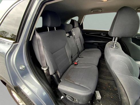 Used 2020 Kia Sorento LX image 28