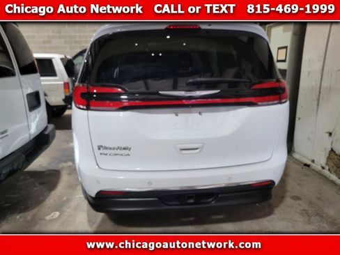 Used 2021 Chrysler Pacifica Touring-L w/ Premium & Safety Sphere Group FWD image 1