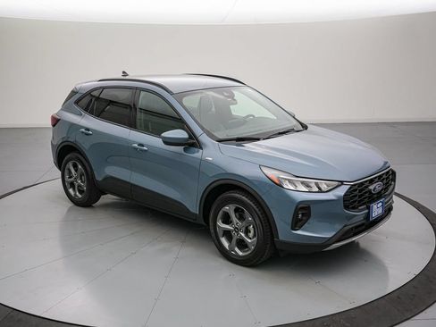 Certified 2025 Ford Escape ST-Line Select AWD/4WD image 2