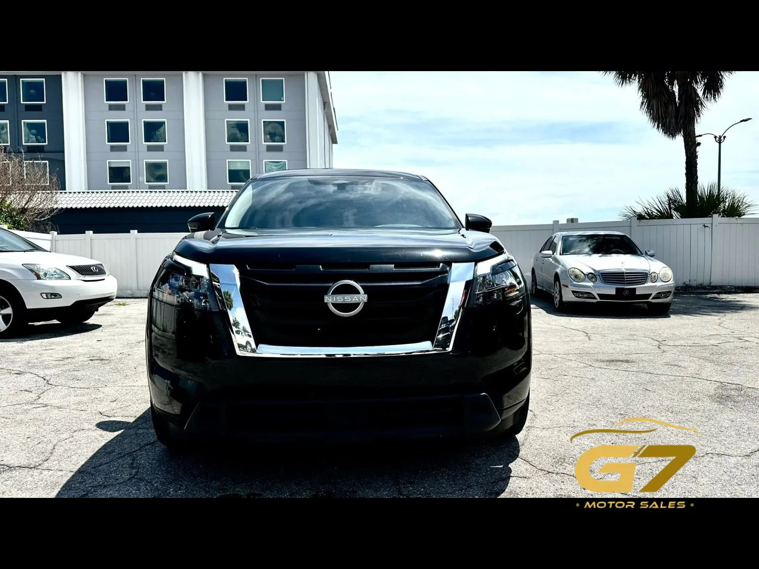 Used 2024 Nissan Pathfinder SV AWD/4WD image 2