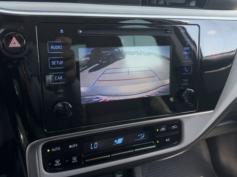 Used 2018 Toyota Corolla LE FWD image 18