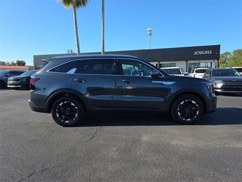 Certified 2024 Kia Sorento S w/ Panoramic Sunroof Package image 2