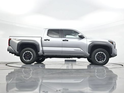 Used 2024 Toyota Tacoma TRD Off-Road AWD/4WD image 34