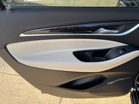 Used 2023 Buick Enclave Essence image 27