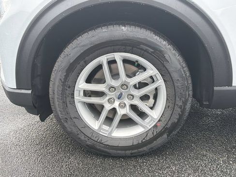 New 2026 Ford Explorer Active RWD image 13