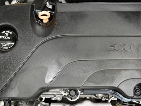 Used 2018 Chevrolet Malibu LT image 30