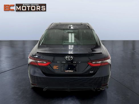 Used 2021 Toyota Camry SE FWD image 5